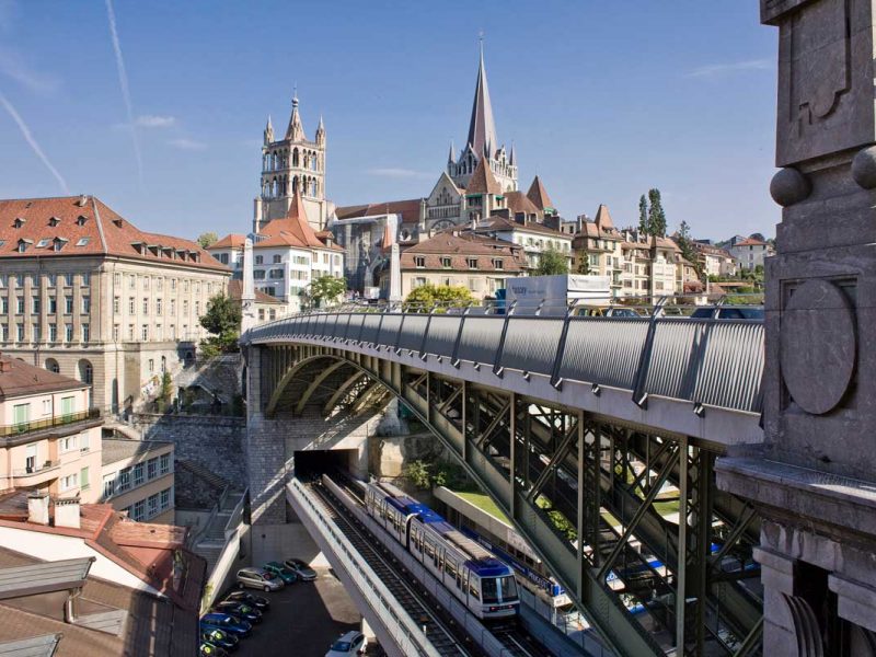Le Pont Bessières et le fameux pont Saint Martin qui permet le passage du M2